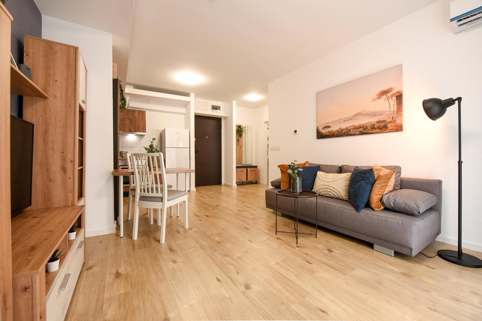 Perfect Stay: Urban Heaven In Aviatiei Business Area Bucharest Room photo