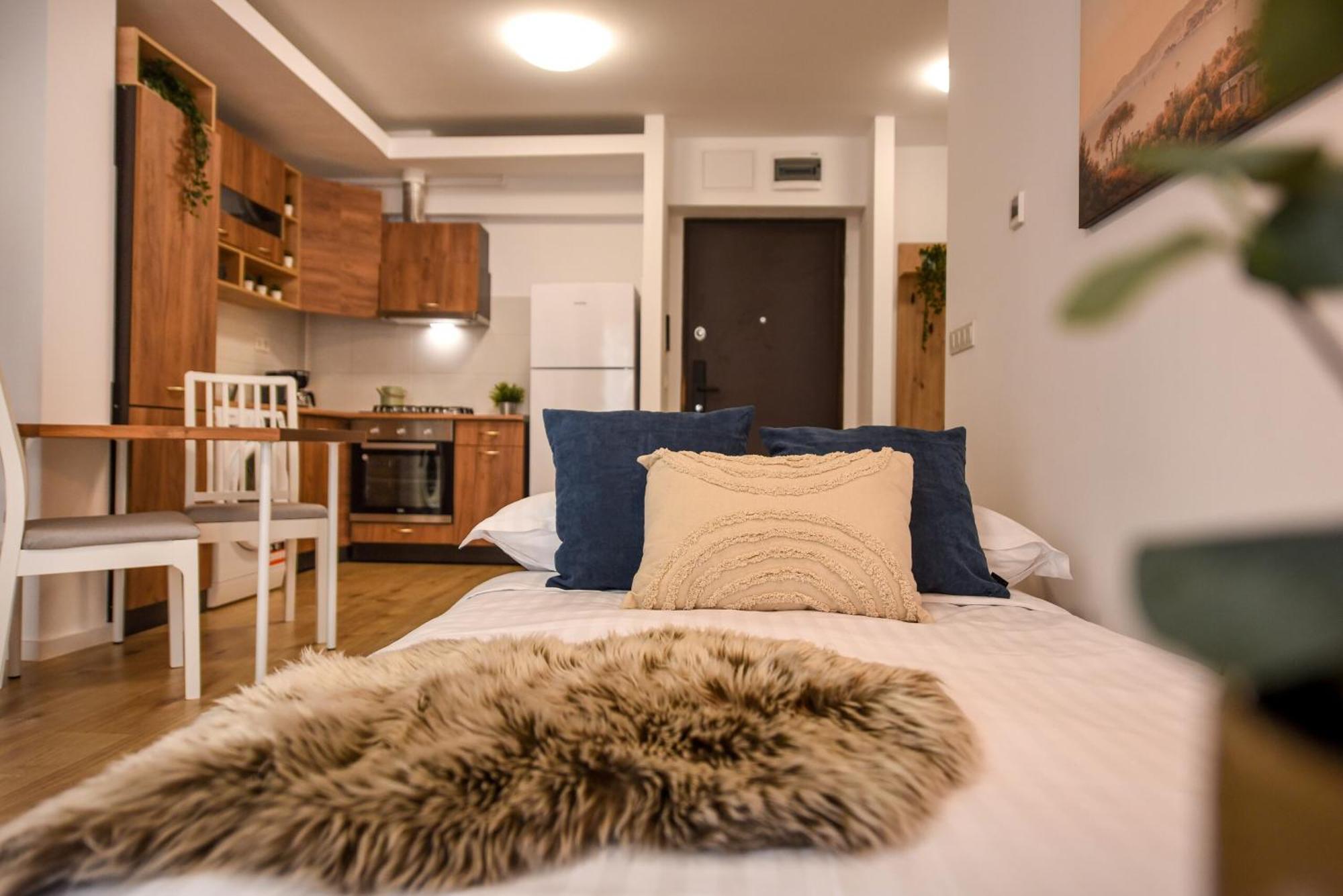 Perfect Stay: Urban Heaven In Aviatiei Business Area Bucharest Room photo