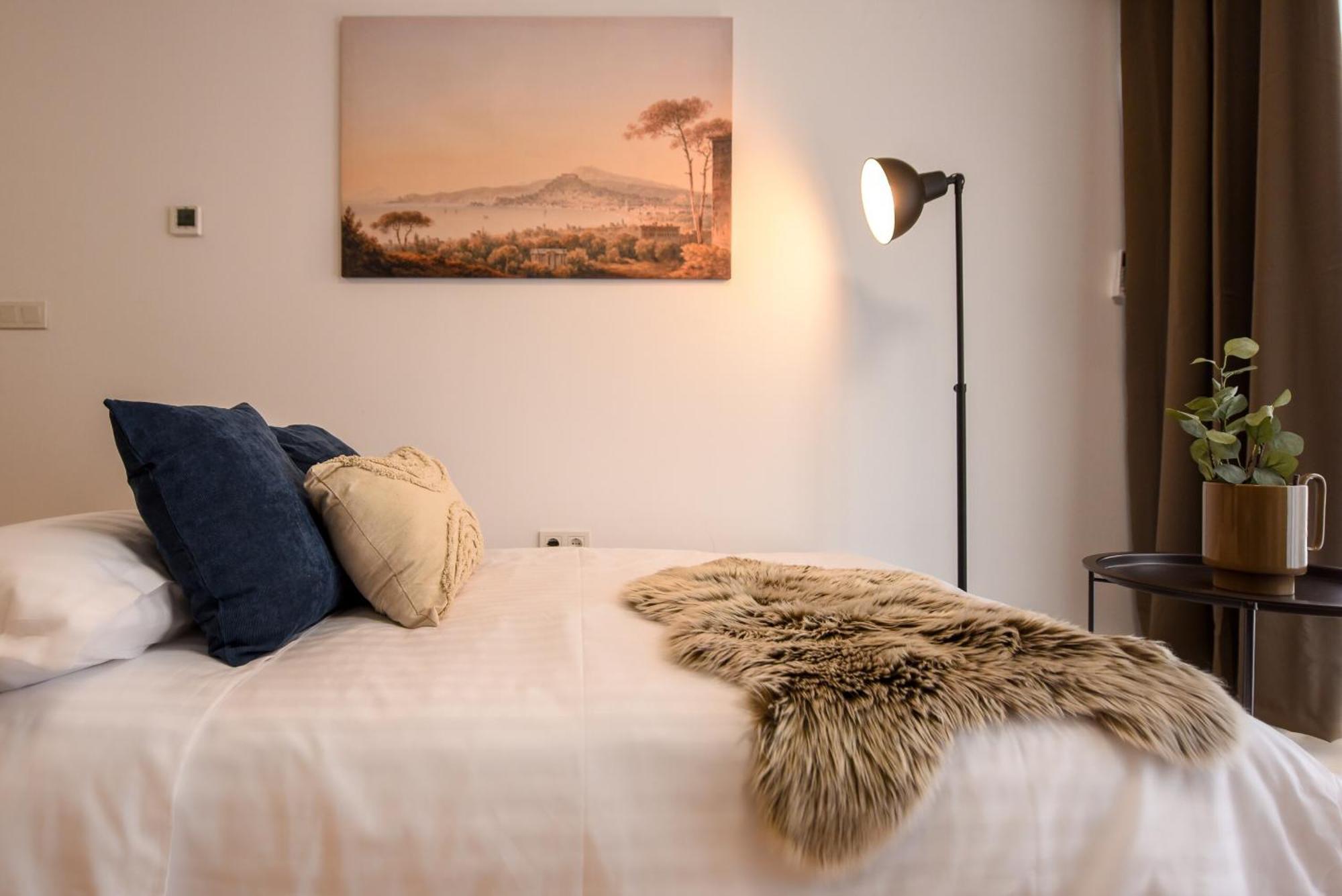Perfect Stay: Urban Heaven In Aviatiei Business Area Bucharest Room photo
