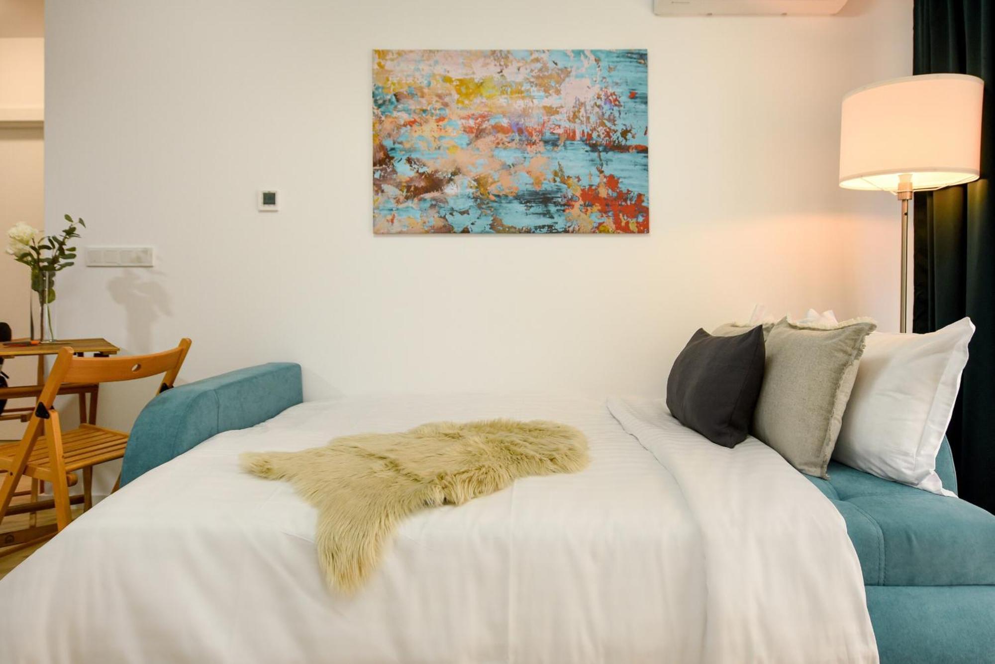 Perfect Stay: Urban Heaven In Aviatiei Business Area Bucharest Room photo