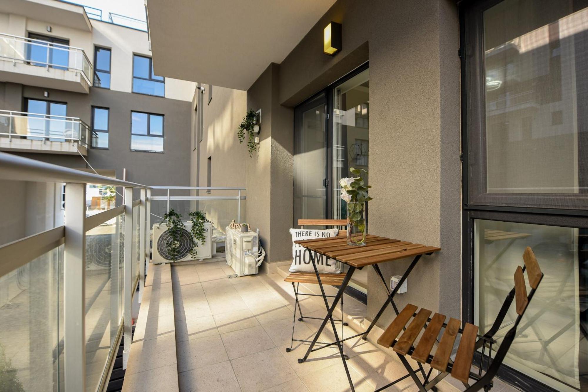 Perfect Stay: Urban Heaven In Aviatiei Business Area Bucharest Room photo